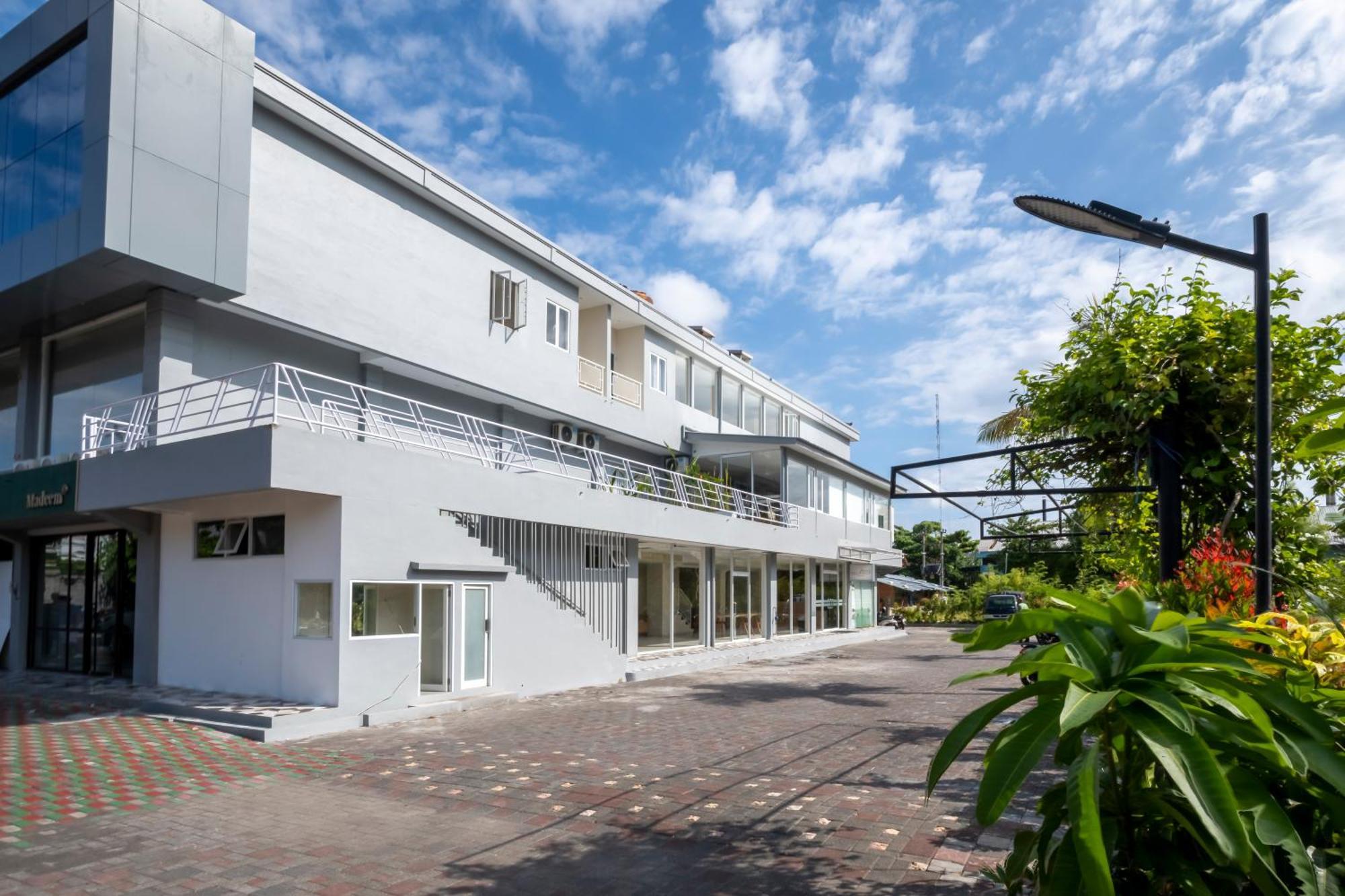 Bali Bustle Sunset Coliving And Coworking Space Legian  Ngoại thất bức ảnh